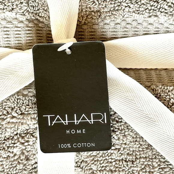 Tahari Home 2 Piece Hand Towels Set 100% Cotton Light Gray BRAND NEW WITH TAGS! - Picture 2 of 5